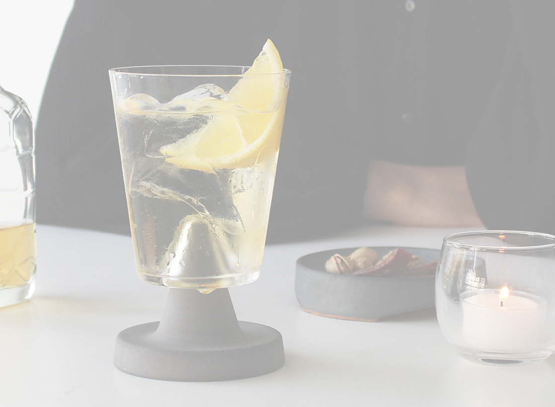 U& OUTOSTU GLASS